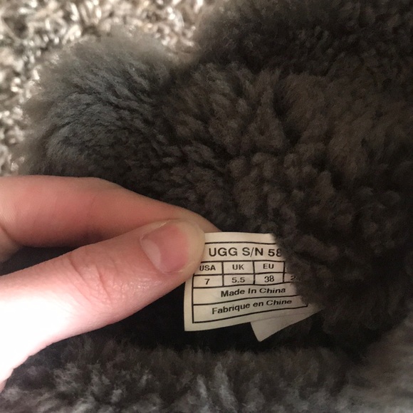 UGG Bailey Boots in Grey - Picture 6 of 6